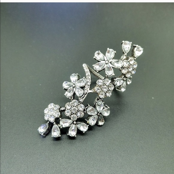 4 for $25 SALE!!!! Silver Rhinestone Flower Ring - Picture 6 of 8